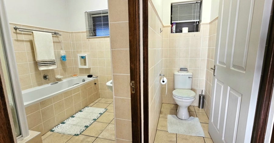 2 Bedroom Property for Sale in De Kelders Western Cape